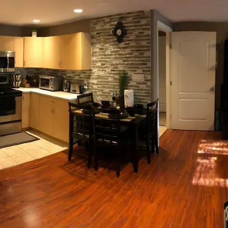 Cozy And Modern 3 Bedroom In Central Location! Victoria Exterior photo