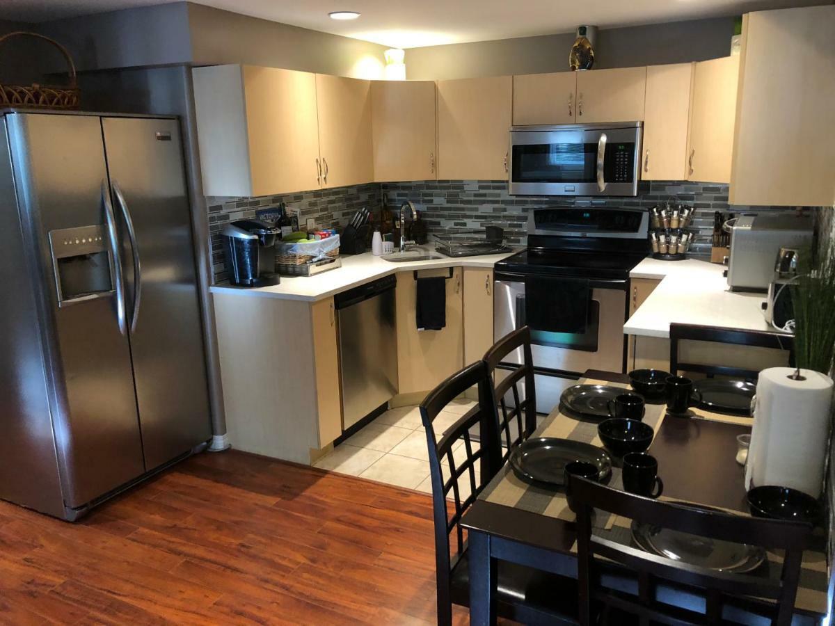 Cozy And Modern 3 Bedroom In Location!