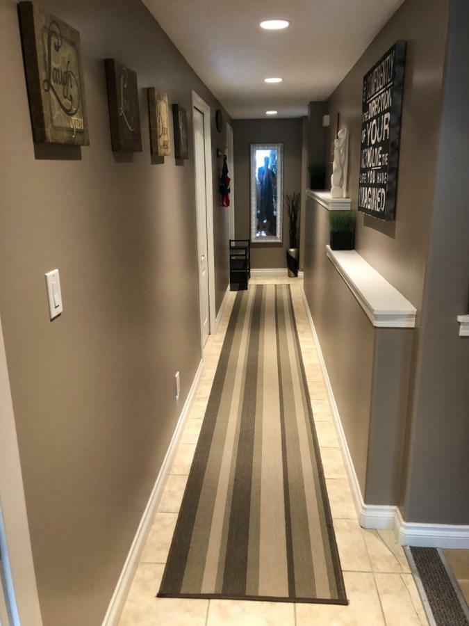 Cozy And Modern 3 Bedroom In Location!