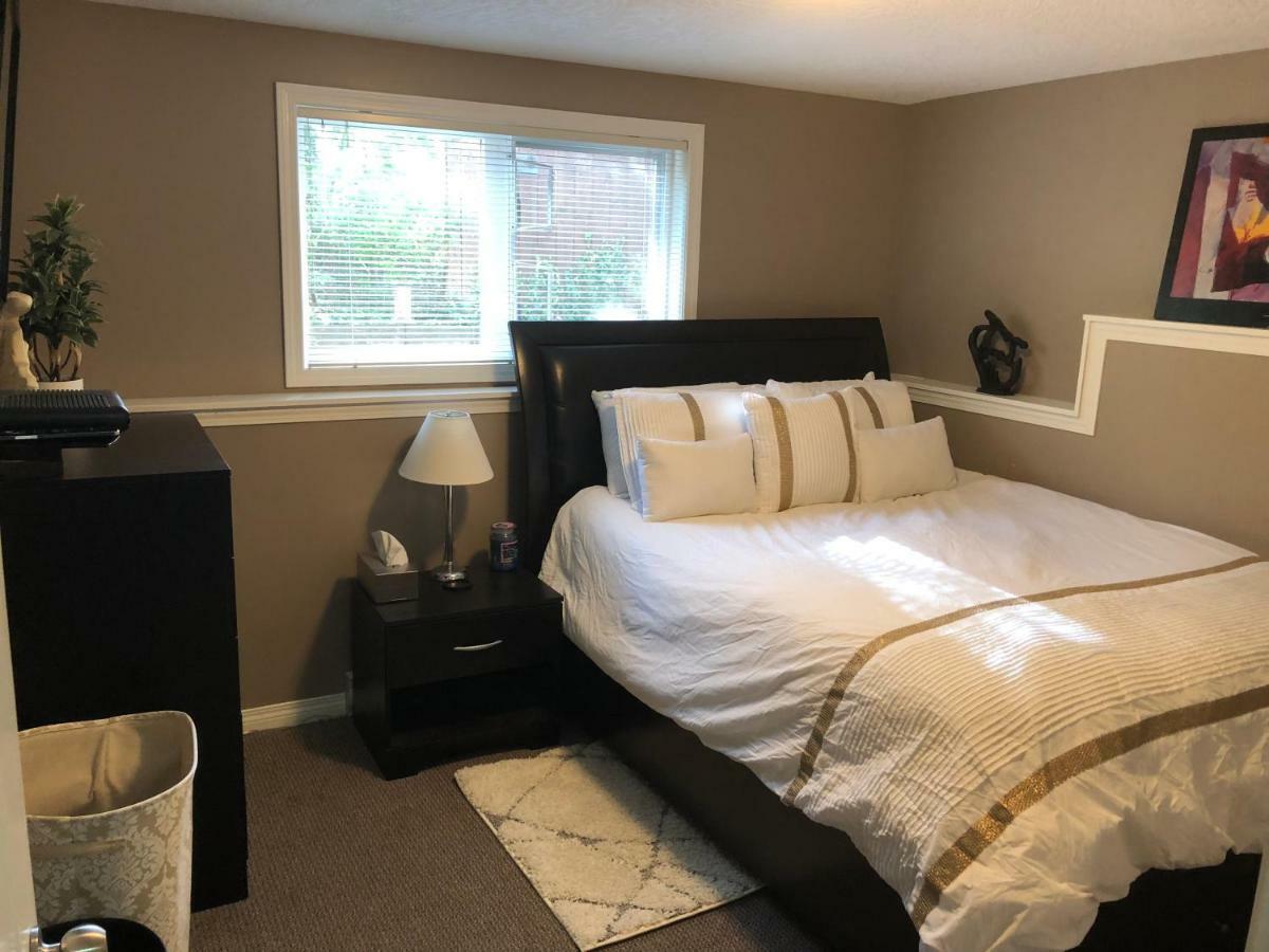 Cozy And Modern 3 Bedroom In Location! Victoria